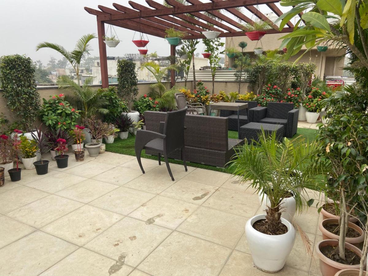 Bed and Breakfast Art House Vasant Vihar Neu-Delhi Exterior foto